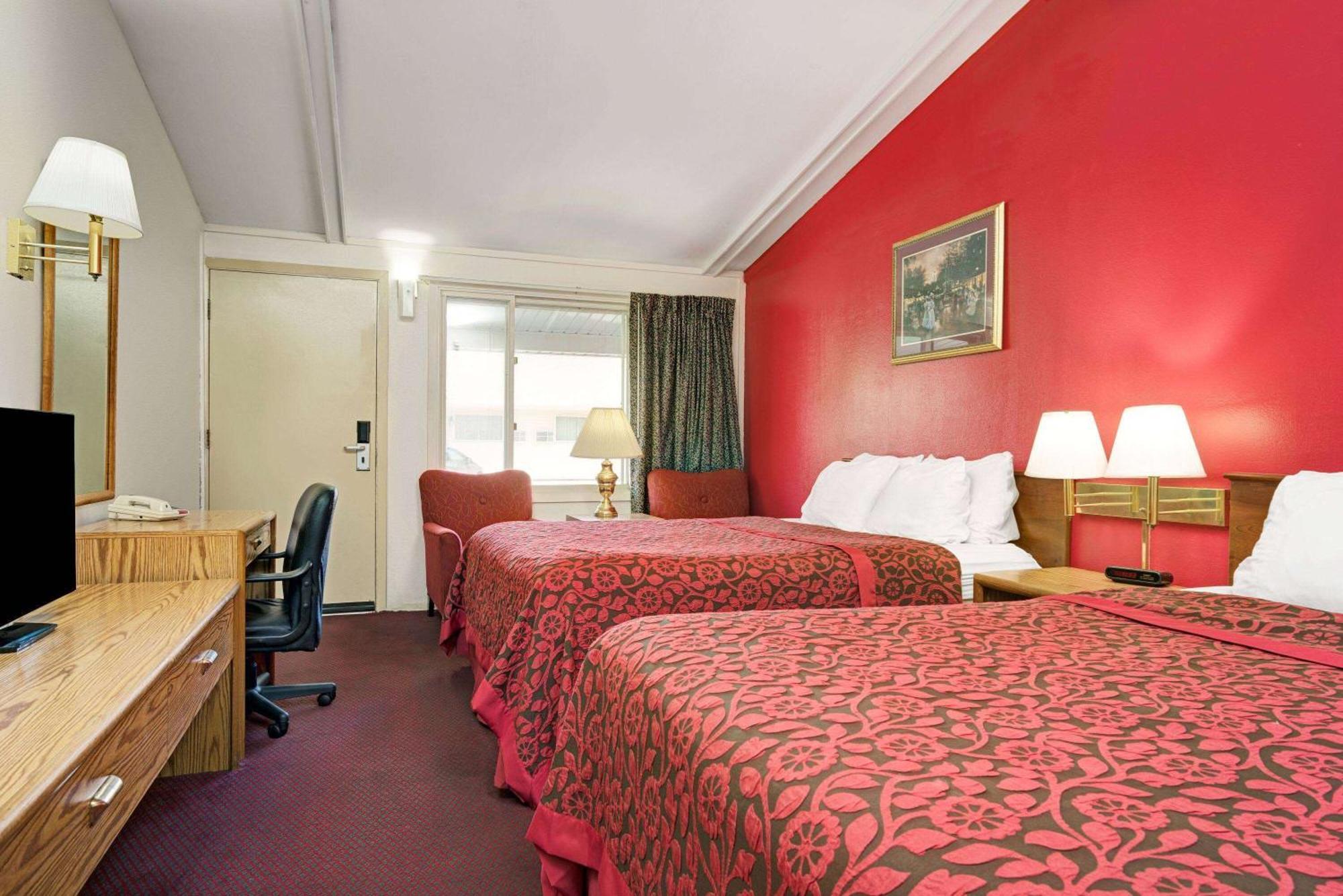 Travelodge By Wyndham Ред-Уинг Экстерьер фото