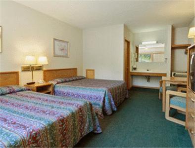 Travelodge By Wyndham Ред-Уинг Номер фото